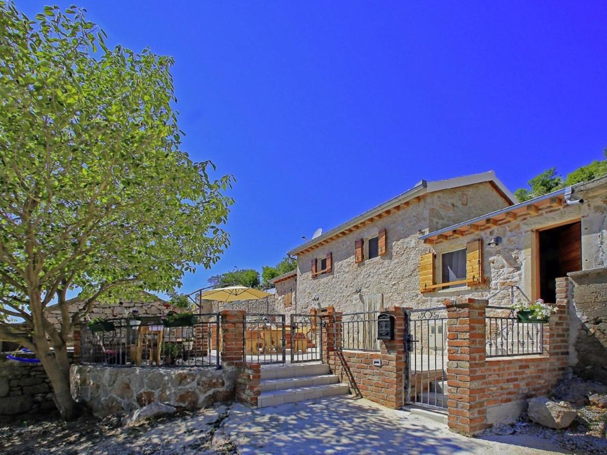 Lovely Holiday Home In Starigrad Εξωτερικό φωτογραφία